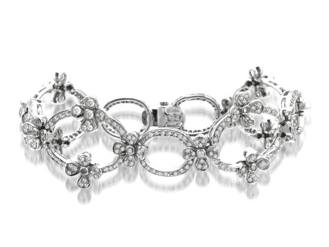 18K W/G DIAMOND CIRCLE & FLOWER BRACELET