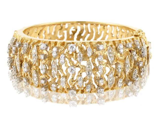 18K Yellow Gold Diamond Bangle