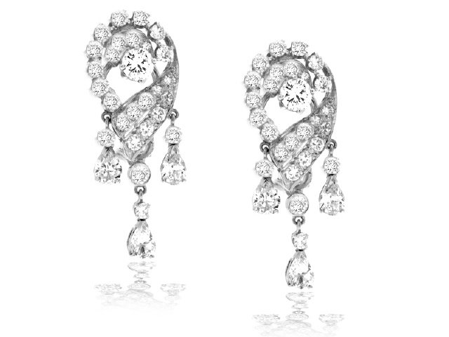 PLATINUM & DIAMOND EARRINGS 46DIAS=5.00CTS