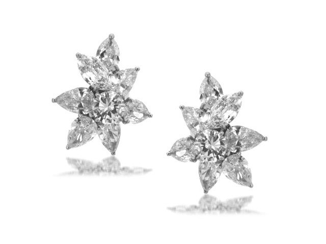 18K W/G PEAR SHAPED & ROUND DIAMOND CLUSTER EARRINGS