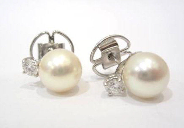 Pearl and Diamond Stud Earrings in 18K White Gold
