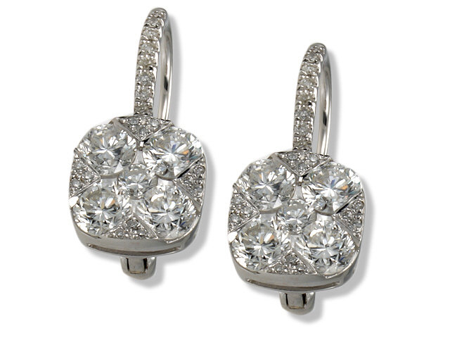 18K White Gold Diamond Earrings with cushion shape