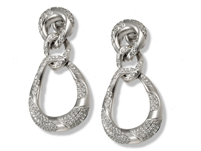 18K White Gold Diamond Dangle Earrings