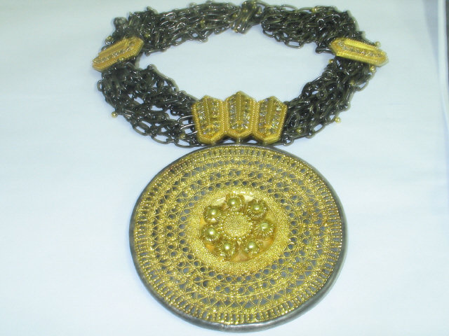 24K Y/G ANTIQUE WORK GOLD & DIAMOND NECKLACE