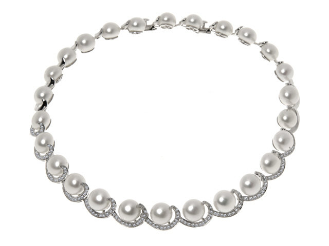 18K White Gold Pearl and Diamond Necklace