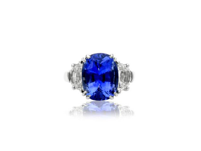 PLATINUM SAPPHIRE & DIAMOND RING