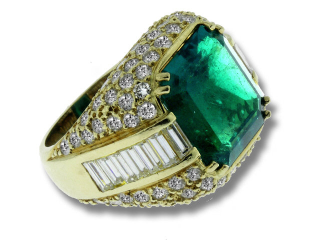 18K White Gold Emerald and Diamond Ring