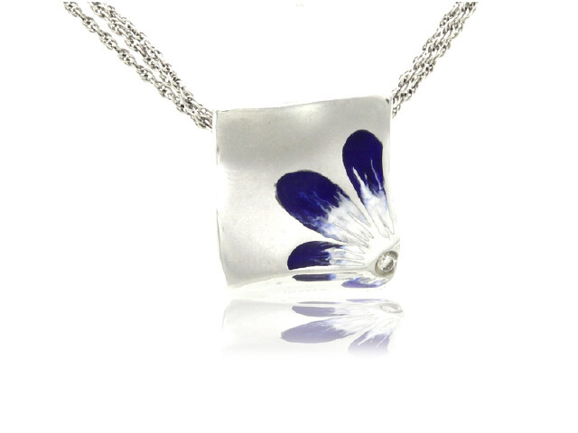 14KW DIA..04CT ENAMEL FLOWER MOTIF PENDANT NECKLACE