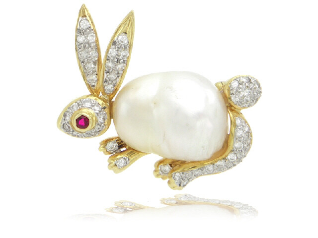 18K Yellow Gold South Sea Pearl Diamond Rabbit Pin