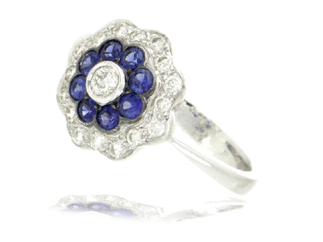 18KW DIA..46CT BS..57CT FLOWER MOTIF RING
