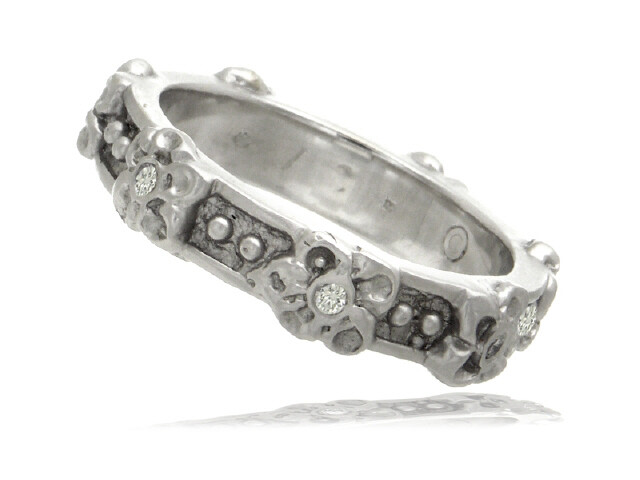 18KW DIA..10CT FLOWER MOTIF BAND RING