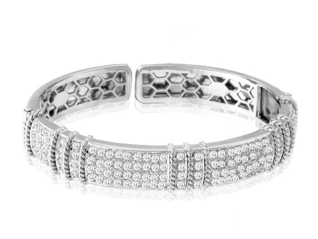 18K White Gold Diamond Bangel