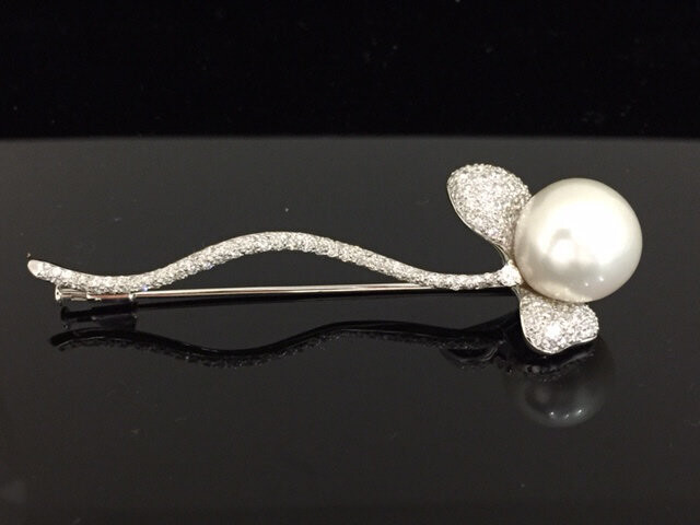 18K White Gold South Sea Pearl and Diamond Pin