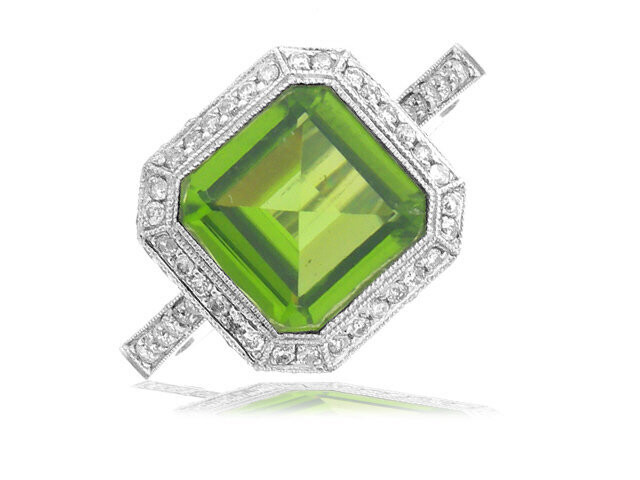 18k white gold Diamond & Peridot Ring