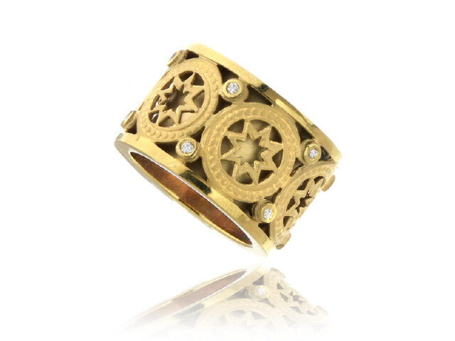 14K YELLOW GOLD CIRCULAR STAR DIAMOND RING