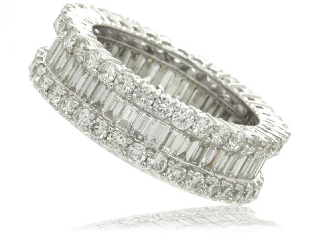 18K WHITE GOLD BAGUETTE & ROUND DIAMOND RING