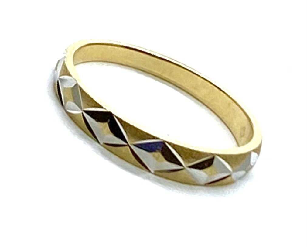 Illusion Diamond Band in Gold