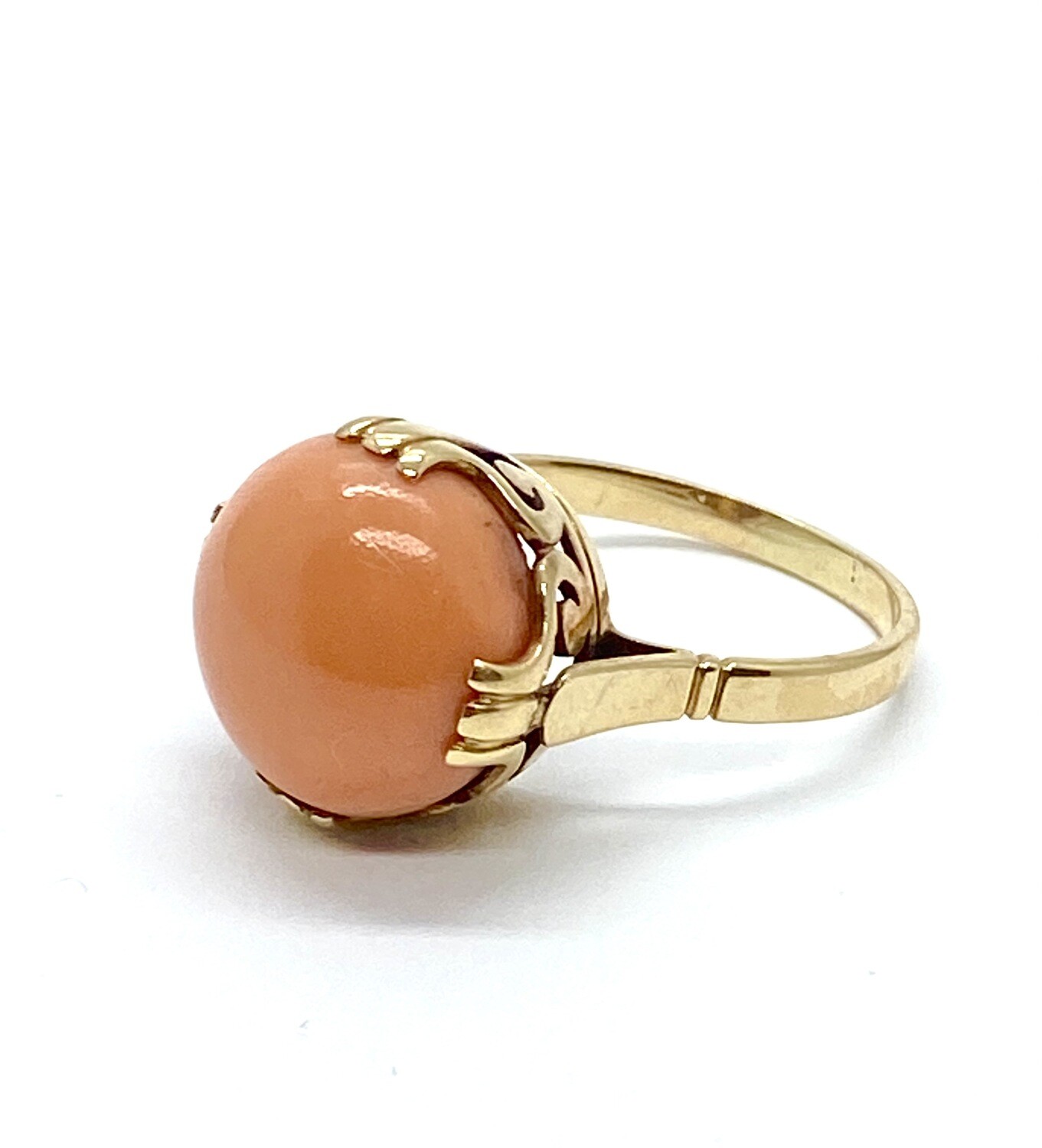Coral Ring in Yellow Gold