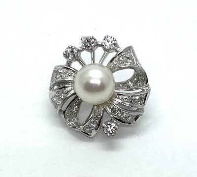 Enhancer with Pearl and Diamonds in Gold