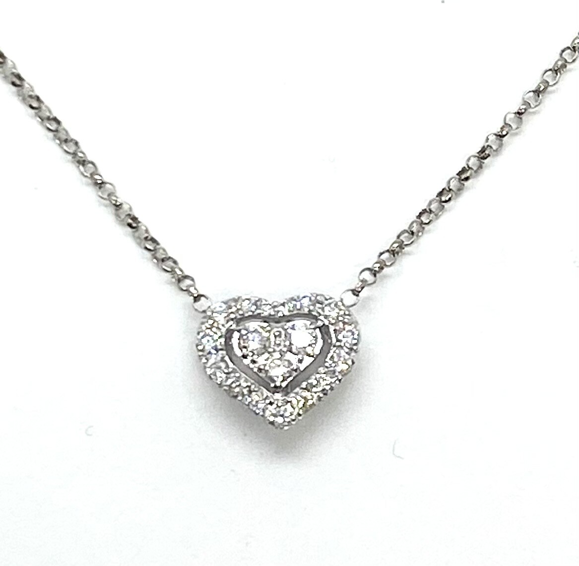 Heart Pendant in Gold with Diamonds
