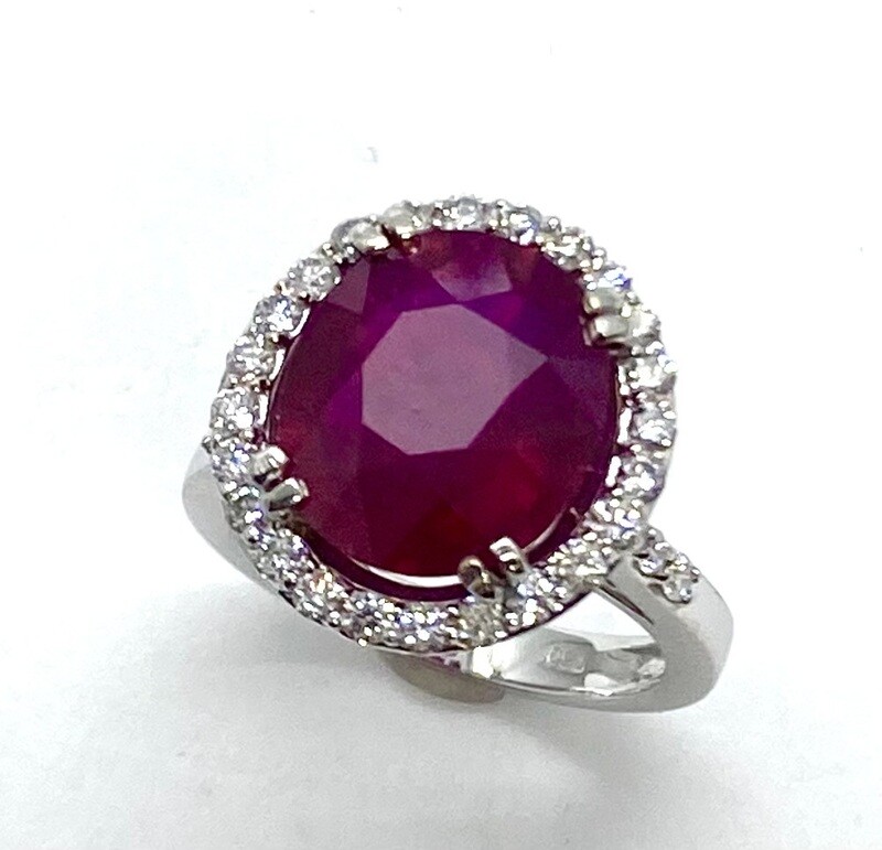 Ruby and Diamond Ring in White Gold Ruby and Diamond Ring in White Gold