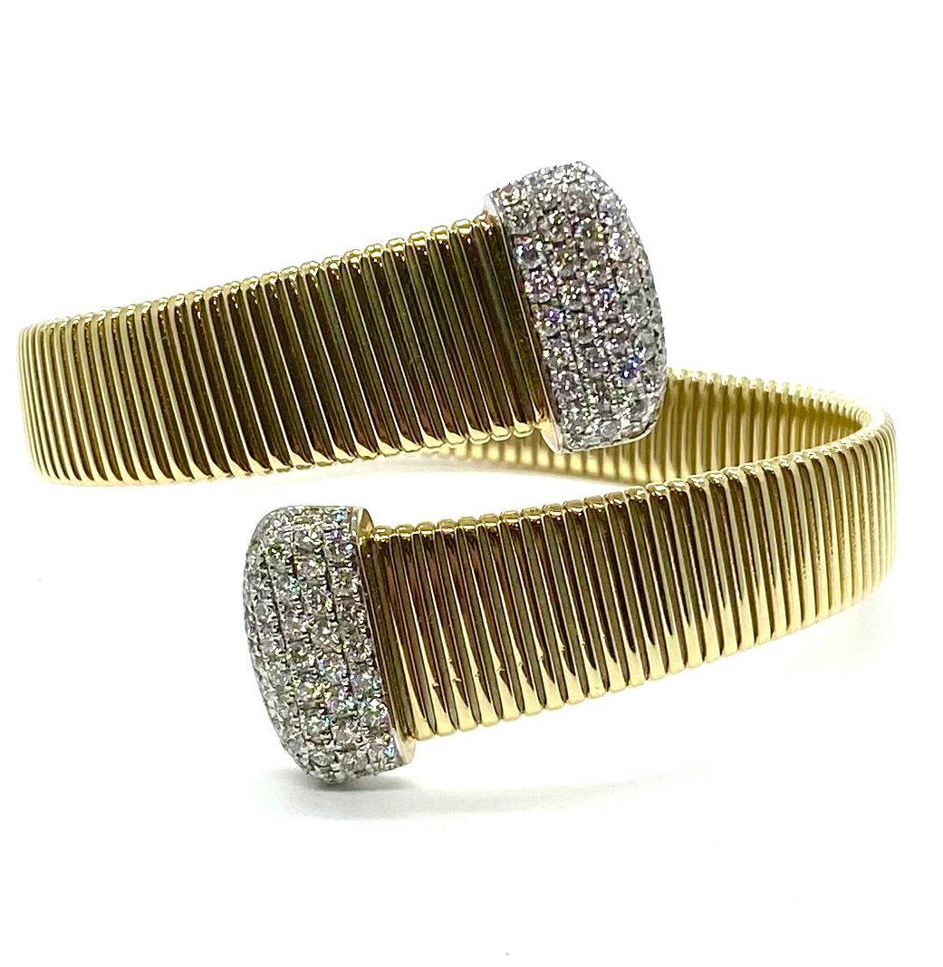 Crossover Tubogas Bangle in Yellow Gold with Diamonds