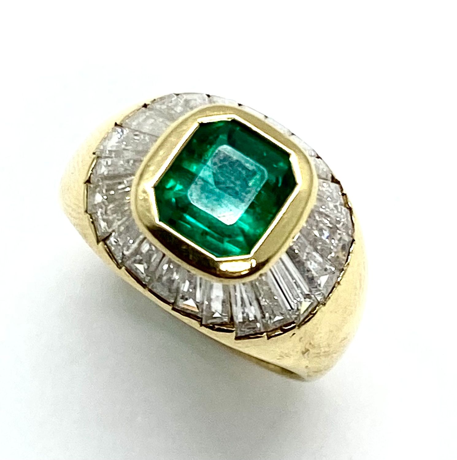 Vintage Emerald and Diamond Ring in 18K Yellow Gold