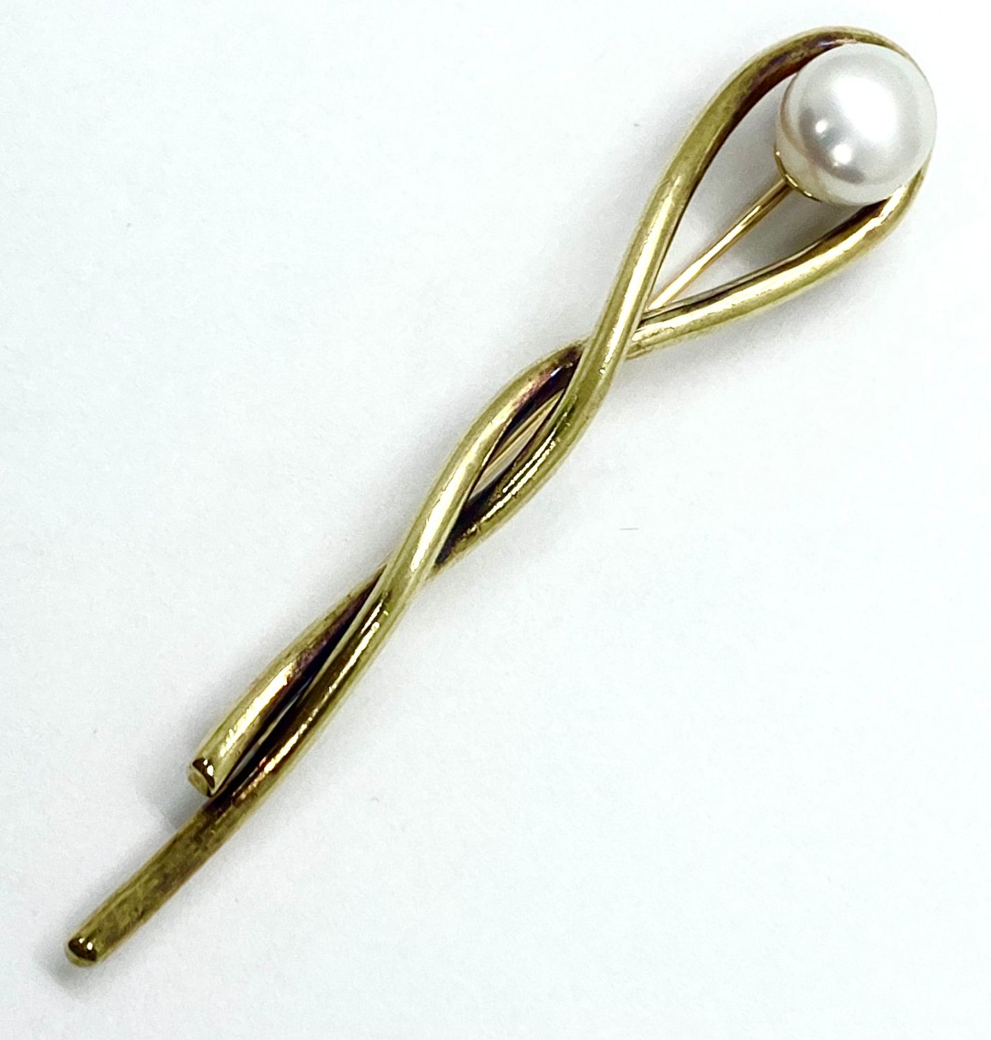 Lapel Pin in Yellow Gold with Pearl
