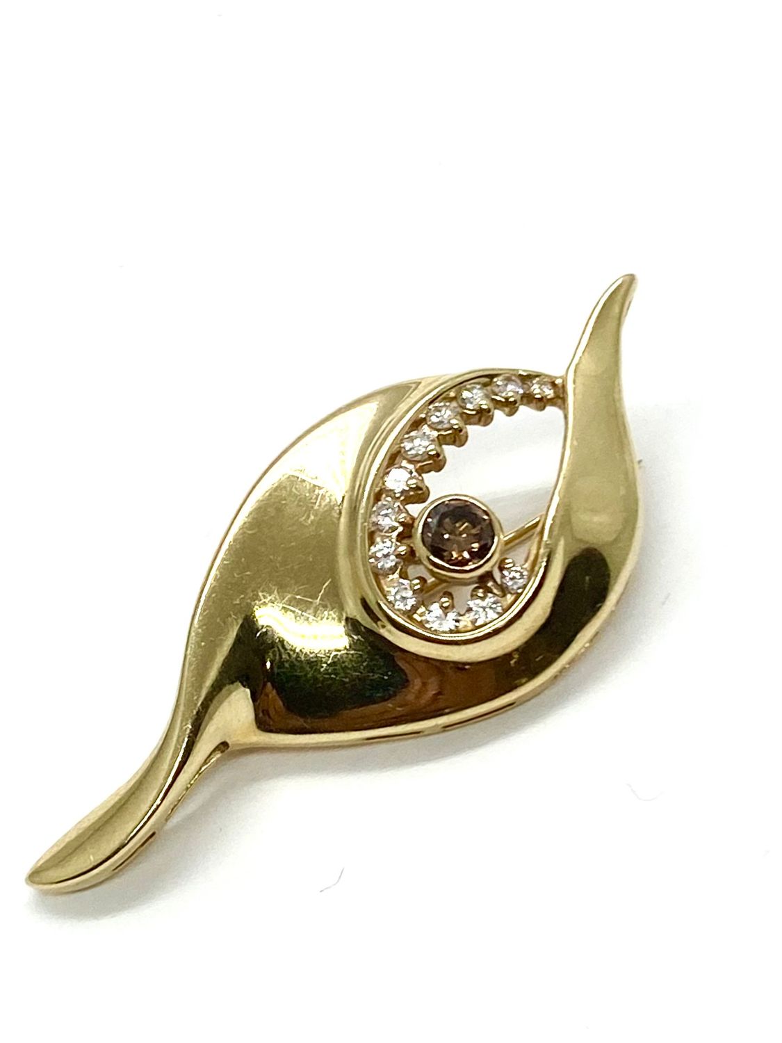 Lapel Pin with Cognac and White Diamonds in Gold