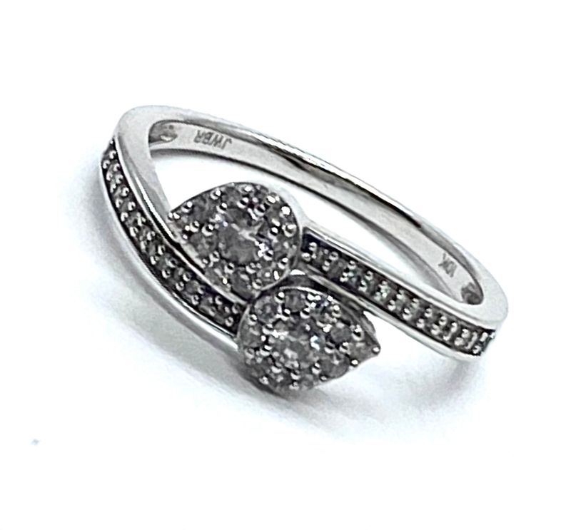 Diamond Crossover Ring in White Gold Diamond Crossover Ring in White Gold