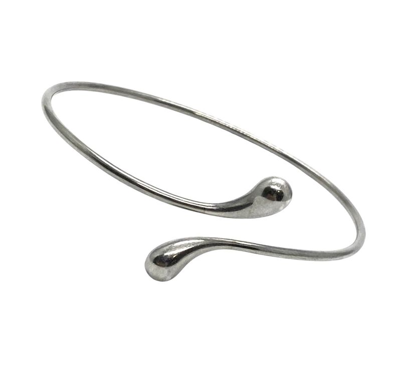Tiffayny & Co. Elsa Peretti Teardrop Banlge 7 Tiffayny & Co. Elsa Peretti Teardrop Banlge 7" in Silver