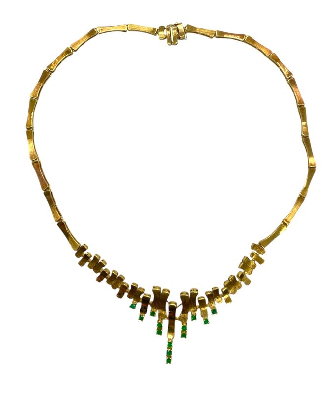 Fine Emerald Necklace in Yellow Gold Fine Emerald Necklace in Yellow Gold