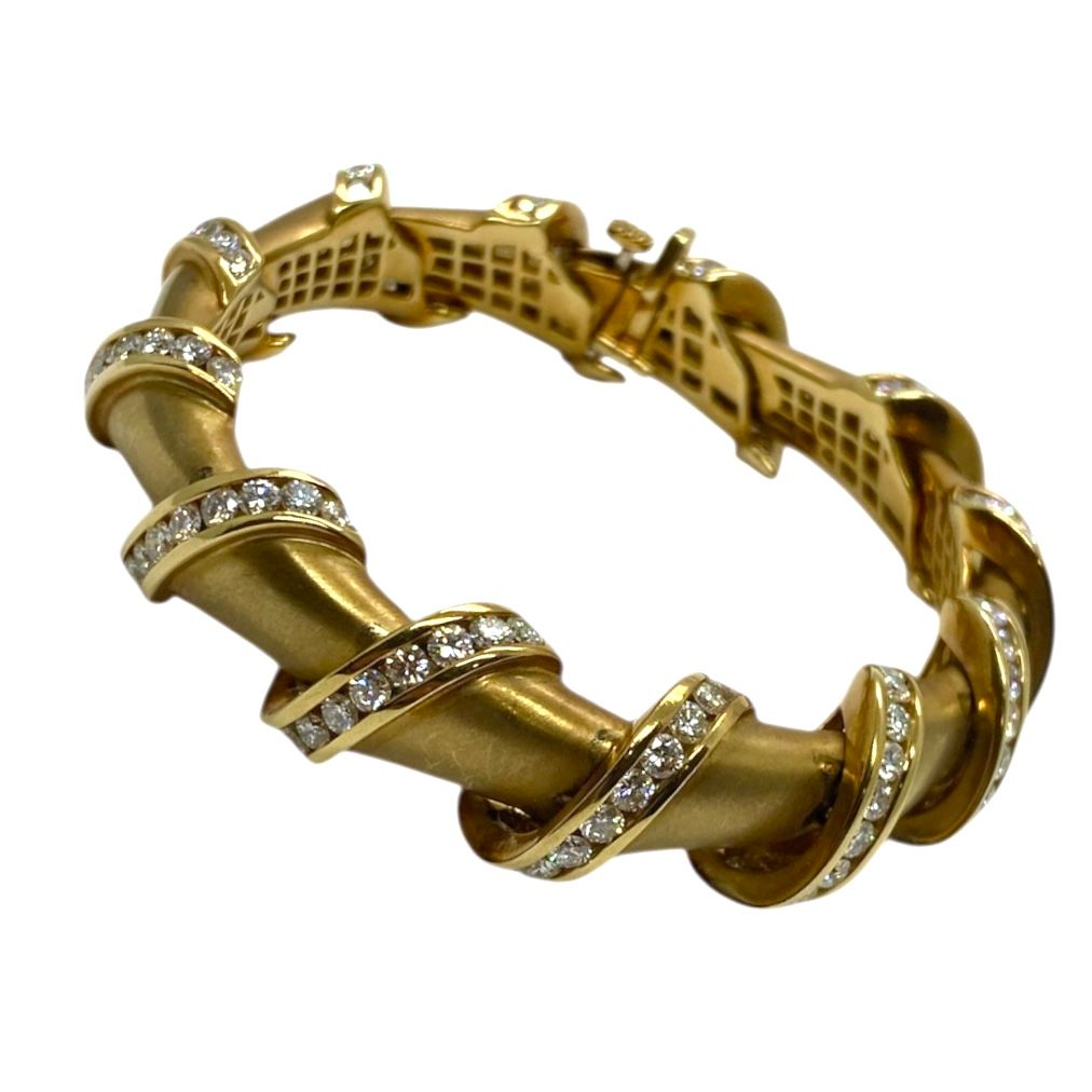 Fine 18K Yellow Gold and Diamond Bracelet