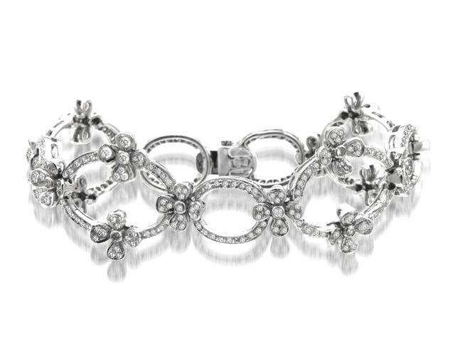 18K W/G DIAMOND CIRCLE & FLOWER BRACELET