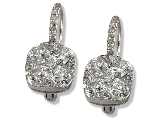 18K White Gold Diamond Earrings with cushion shape