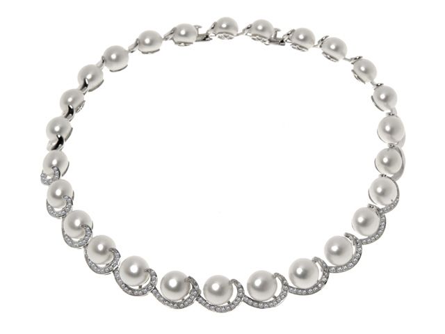 18K White Gold Pearl and Diamond Necklace