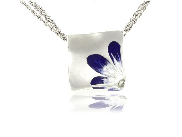 14KW DIA..04CT ENAMEL FLOWER MOTIF PENDANT NECKLACE