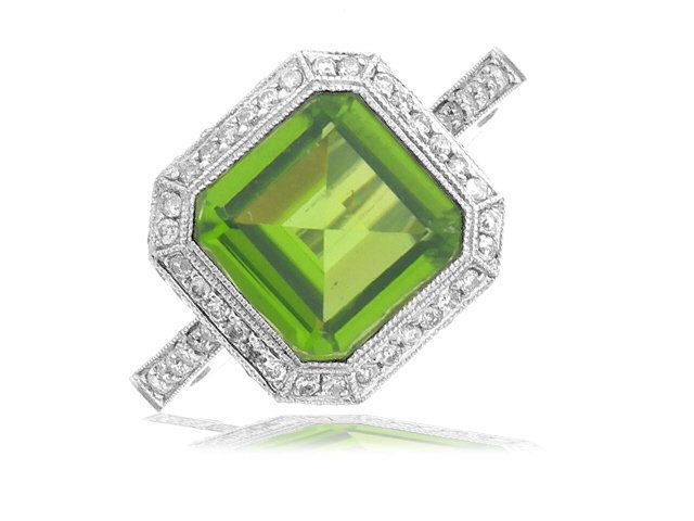 18k white gold Diamond & Peridot Ring
