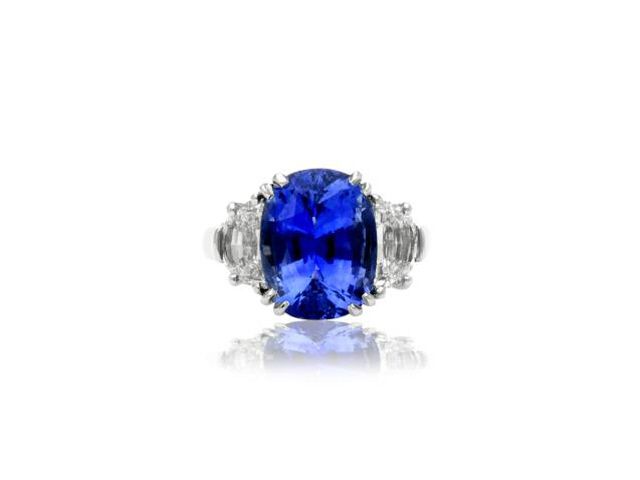 PLATINUM SAPPHIRE & DIAMOND RING