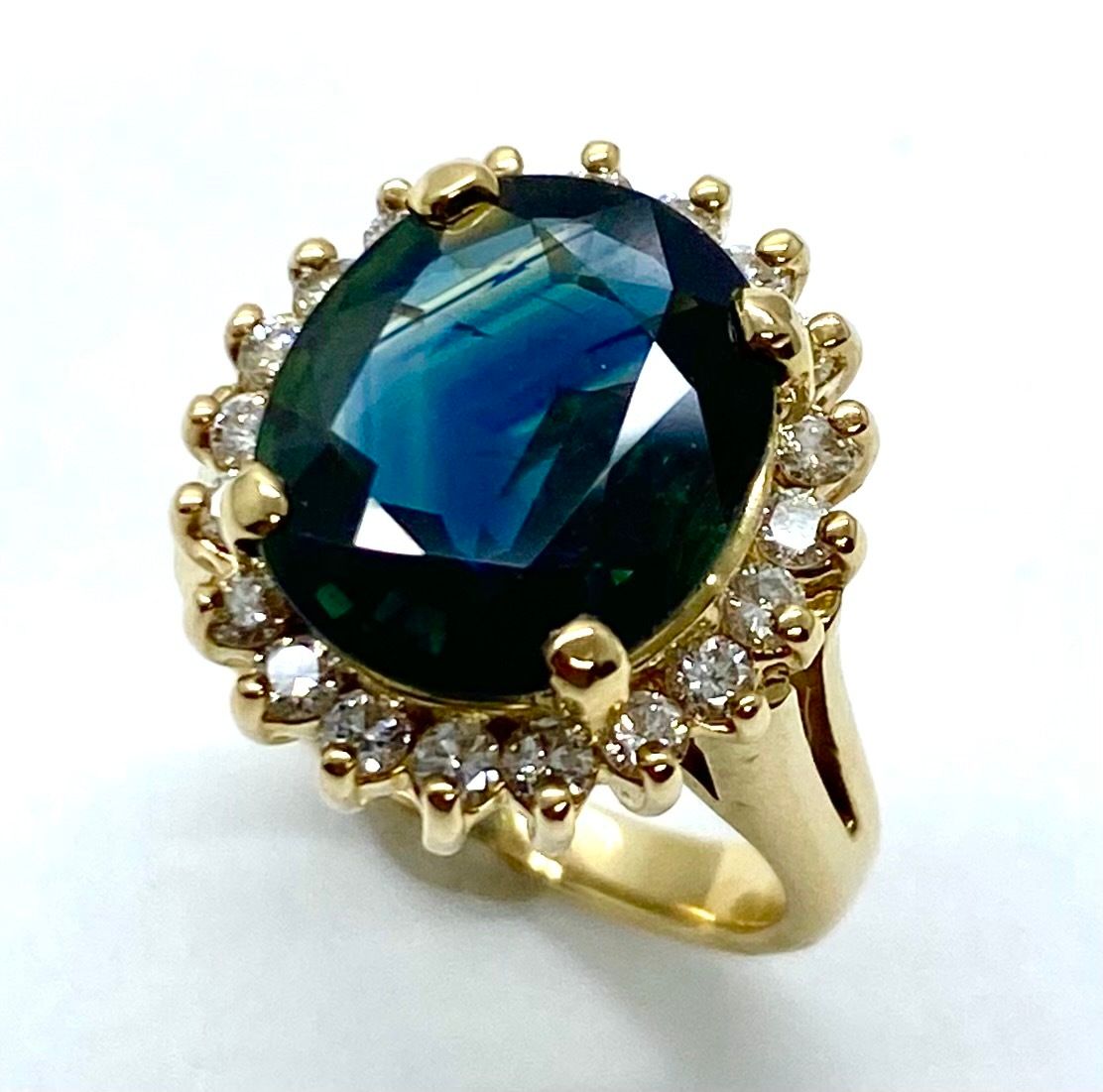 Fine Blue Sapphire and Diamonds Ring