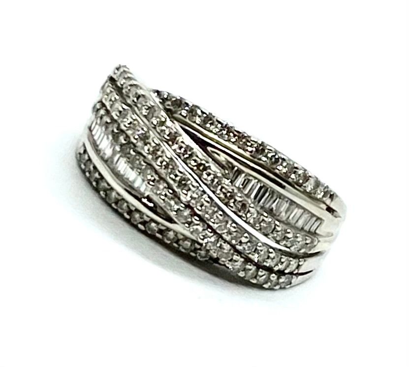 Baguette and Round Diamond Ring