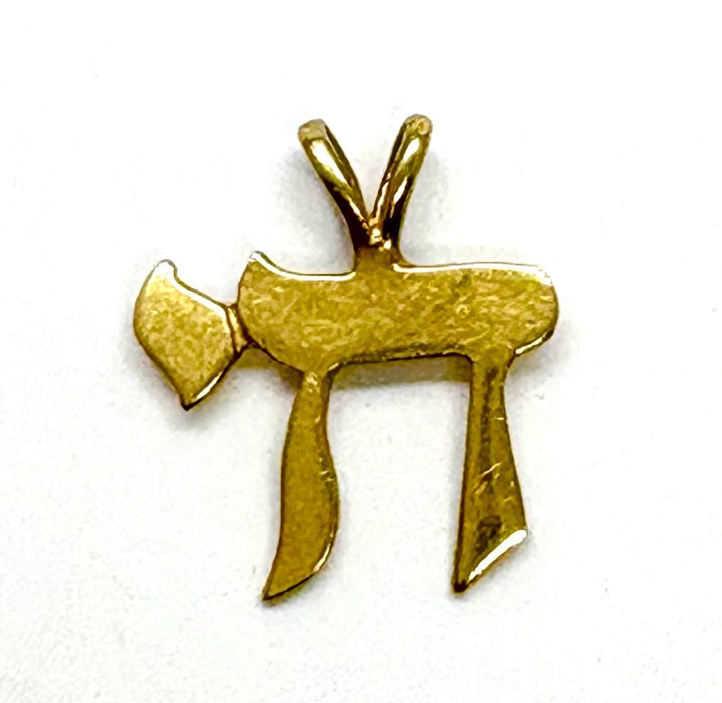 Chai Pendant in Yellow Gold