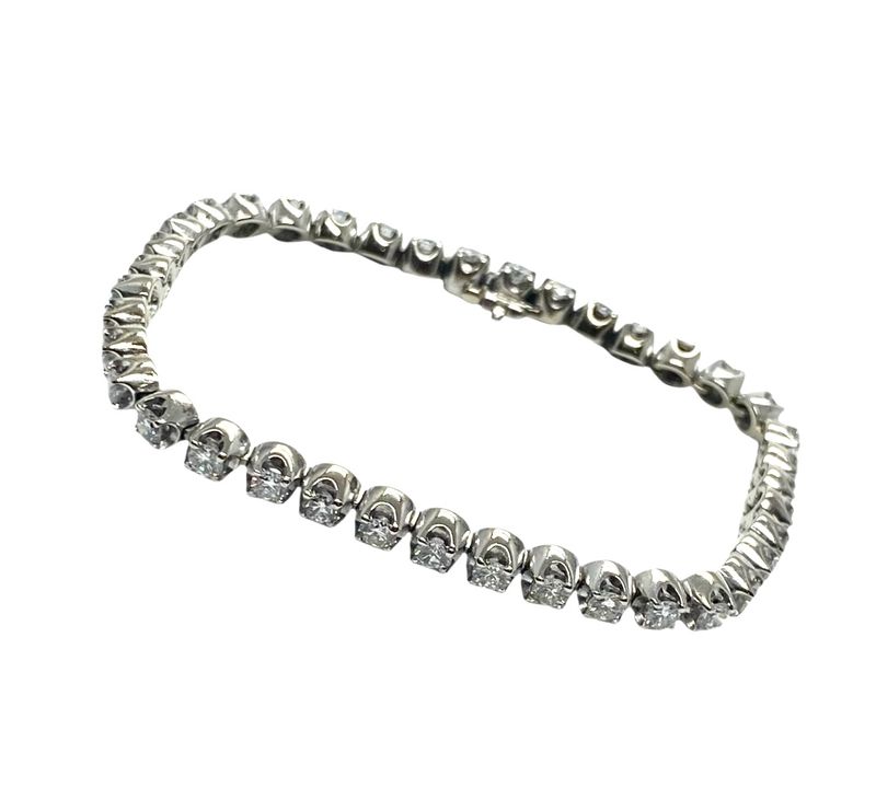 Estate White Gold and Diamond Tennis Bracelet Estate White Gold and Diamond Tennis Bracelet