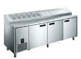 Cambridge CONQUEST 3 Door Pizza Preparation Refrigerator.