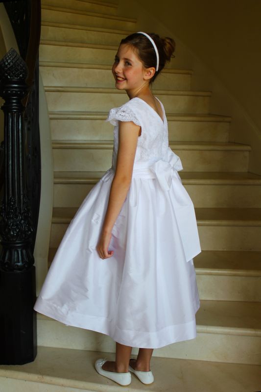 White taffeta and lace flower girl dress with cap sleeves and satin waist bow, perfect for weddings or first communion