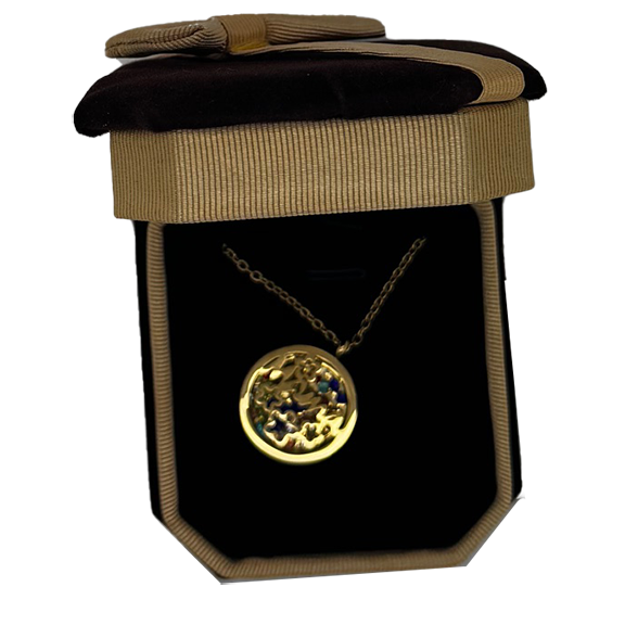 MOM NECKLACE IN A VELOUR BOX