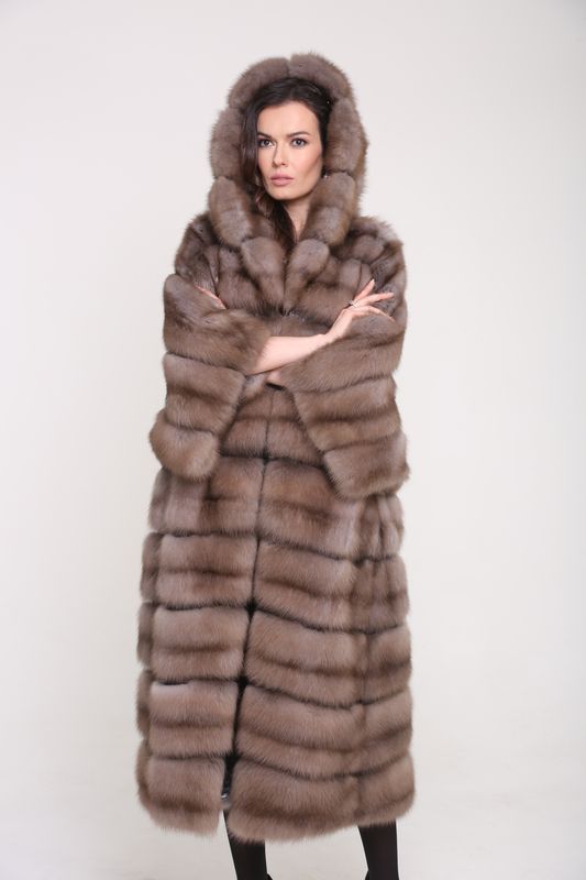 Exquisite Women&#39;s Marten Fur Coat – The Ultimate Luxury Statement