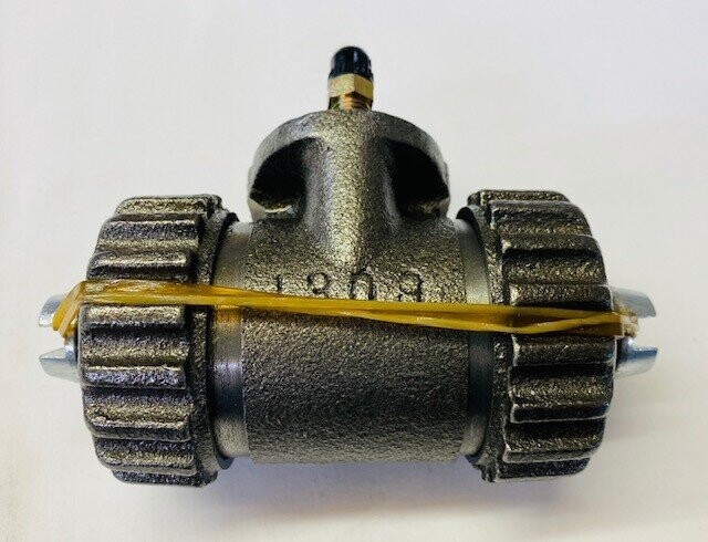 GMC - Rear Wheel Cylinder - Split Axle