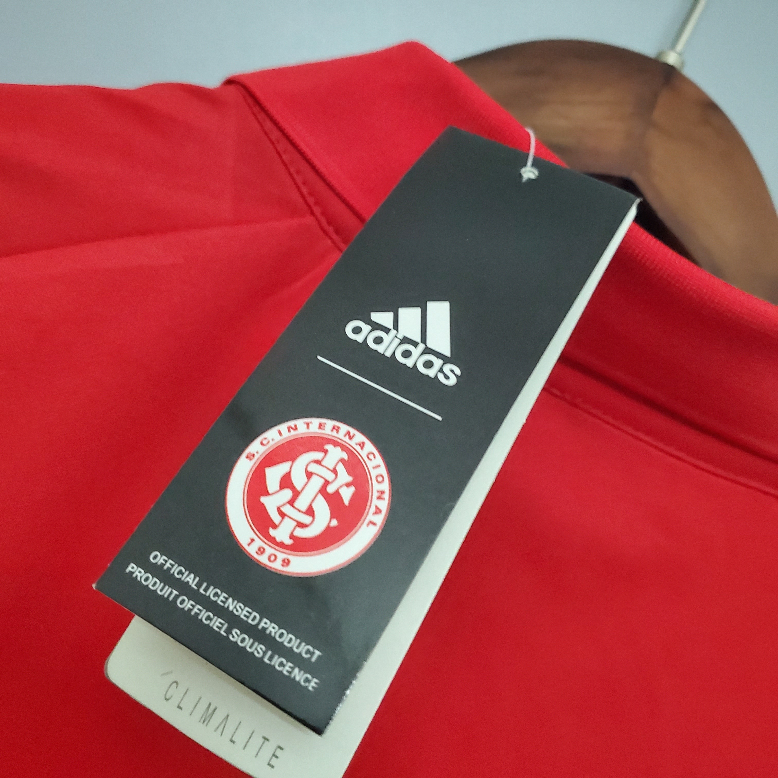 Loja adidas Inter: Camisas, roupas e acessórios | adidas Brasil