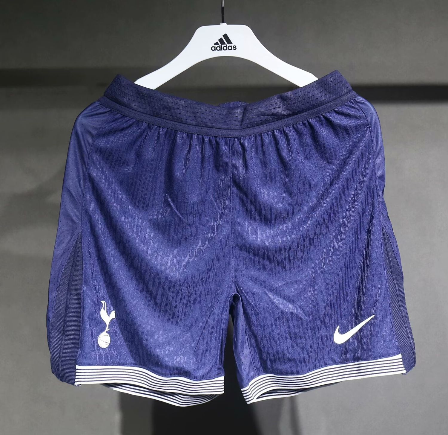 Short Tottenham 2024/2025 Versão Jogador